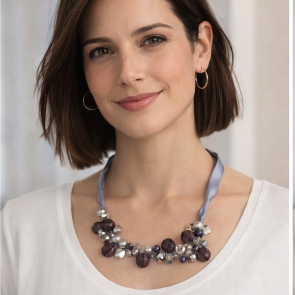 Jewelry - Elegant Purple and Silver Necklace